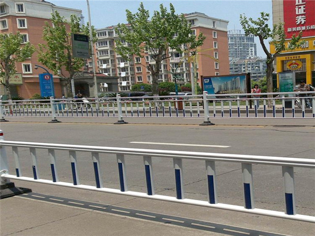 锌钢道路护栏图片3