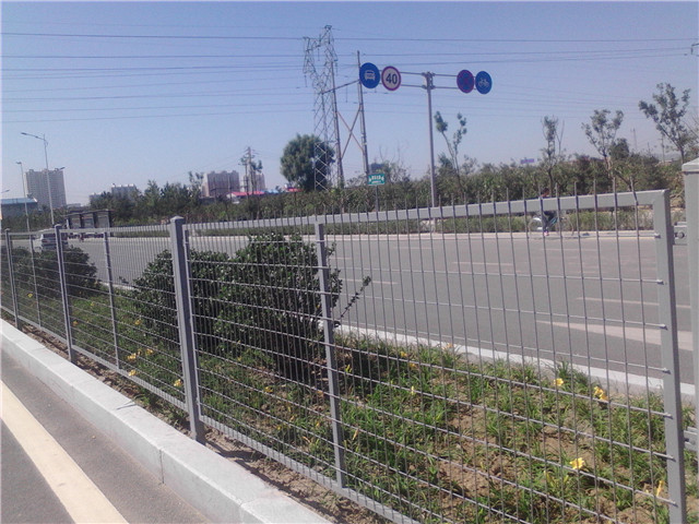 公路护栏网图片1